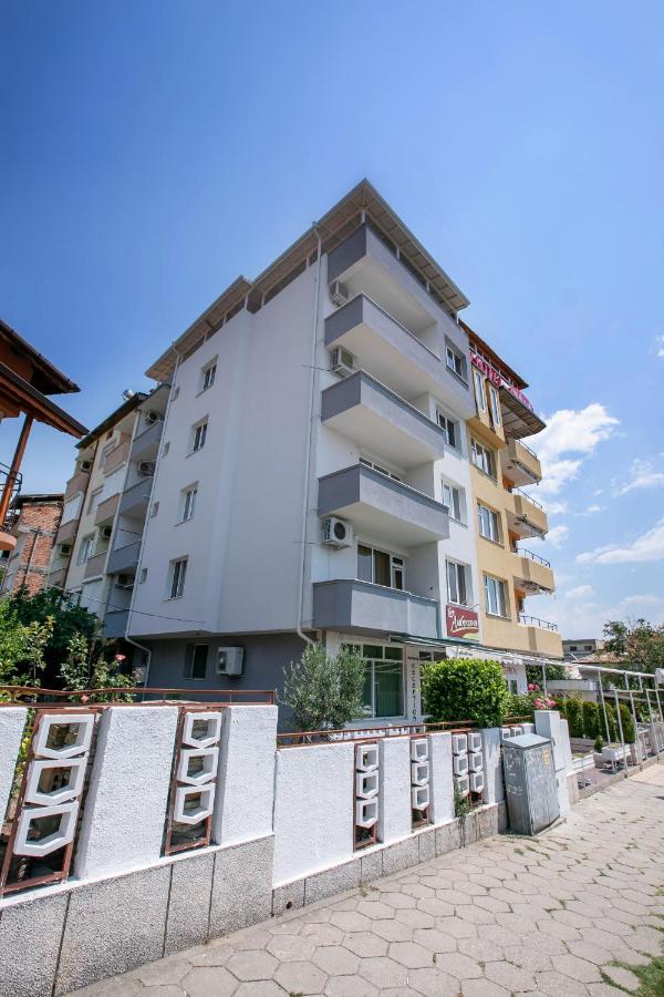 Family Hotel Ambrozia ซันดันสกี ภายนอก รูปภาพ