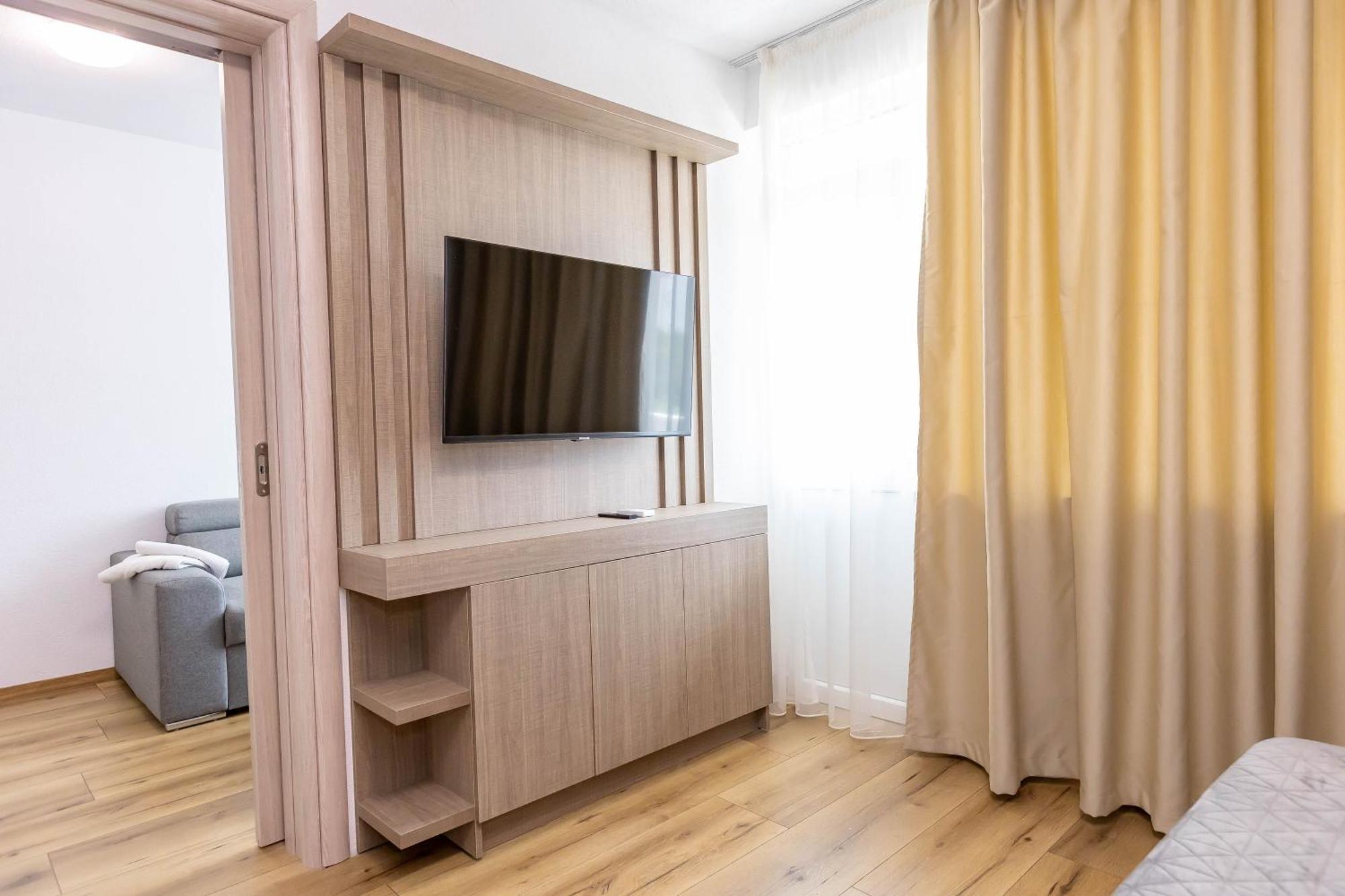 Family Hotel Ambrozia ซันดันสกี ภายนอก รูปภาพ